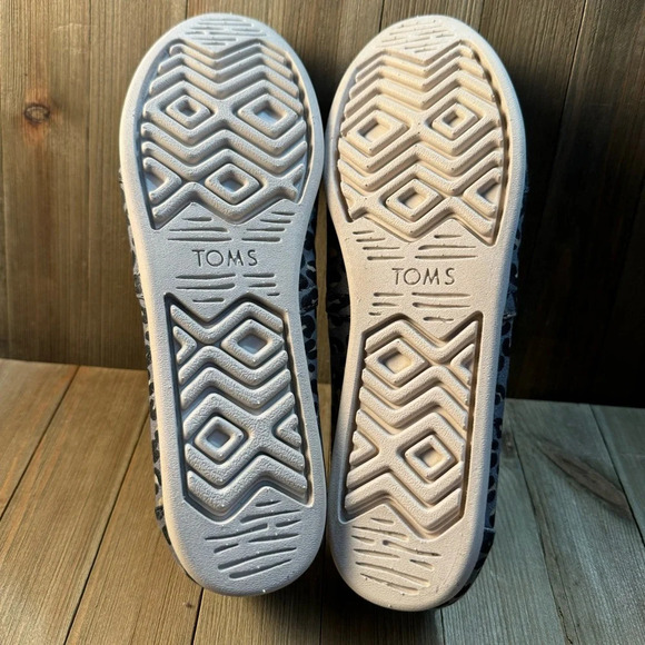 TOMS Women’s Alpargata Slip On Gray Leopard Cloth Shoes size 9.5 - Picture 3 of 7